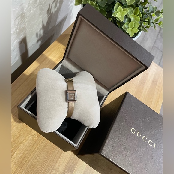NEW IN BOX Gucci Watch micro watch 90s Gucci - Picture 1 of 8
